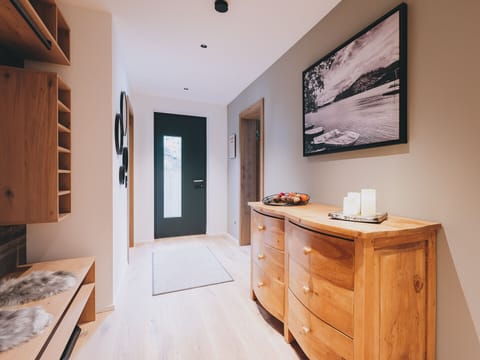Entry area in Apartment Alpinero 405 by we rent apartments Zell am See mountain view, garden, dog friendly.