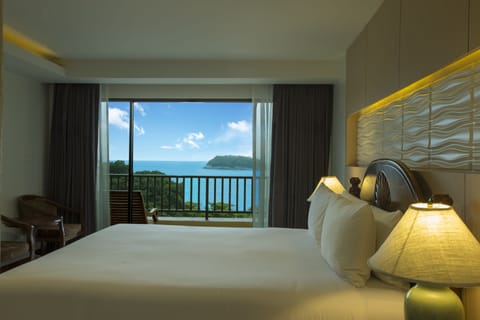 Deluxe Room, Sea View | Premium bedding, minibar, in-room safe, individually furnished