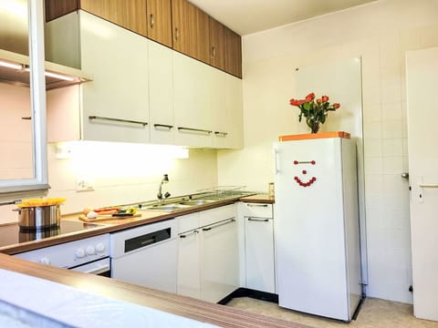 Water, Property, Plant, Building, Azure, Sky, Window, Swimming Pool, Urban Design, Leisure