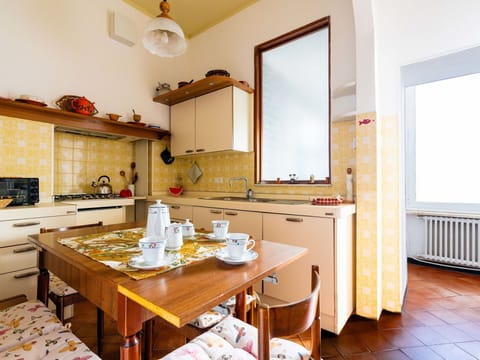 Water, Property, Plant, Building, Azure, Sky, Window, Swimming Pool, Urban Design, Leisure