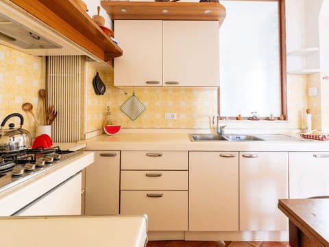 Water, Property, Plant, Building, Azure, Sky, Window, Swimming Pool, Urban Design, Leisure