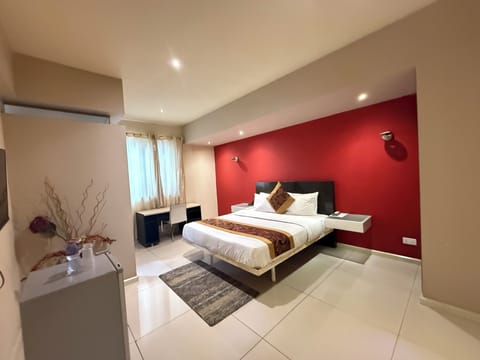 Deluxe Room | Desk, laptop workspace, free WiFi