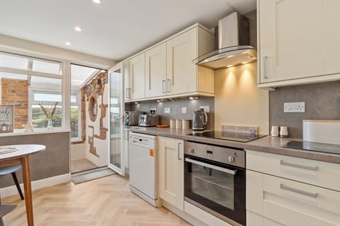 Sea Views, Village Centre