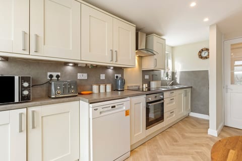 Sea Views, Village Centre