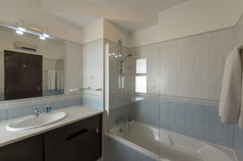 Villa, 2 Bedrooms, Garden View | Bathroom | Bidet, towels