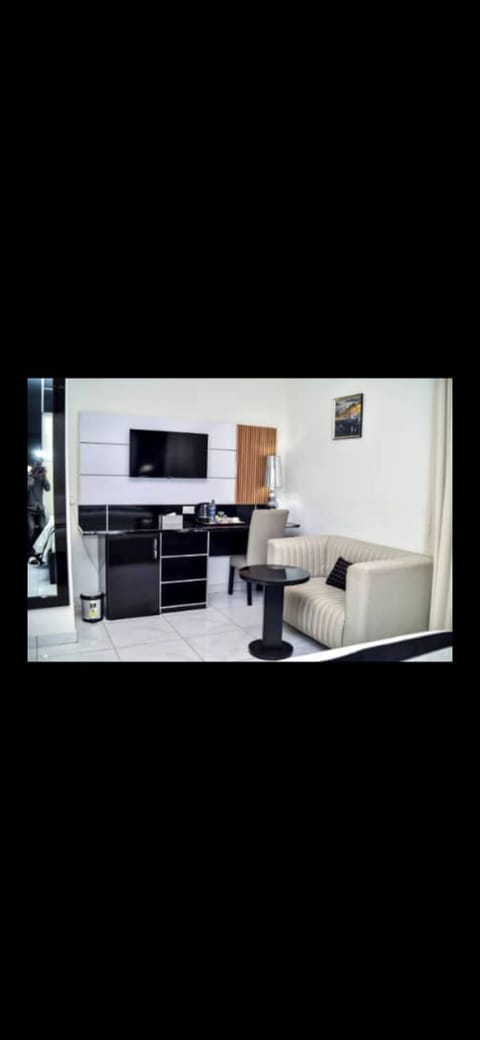 Double Room, 1 King Bed, Non Smoking, Private Bathroom | Free WiFi