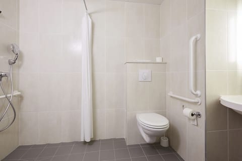 Double Room, Non Smoking | Bathroom | Shower, towels