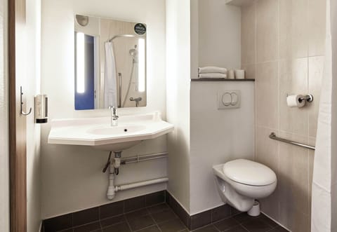 Double Room, Accessible | Bathroom | Shower, towels