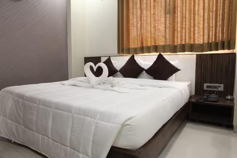 Deluxe Double Room, City View | Premium bedding, pillowtop beds, desk, laptop workspace