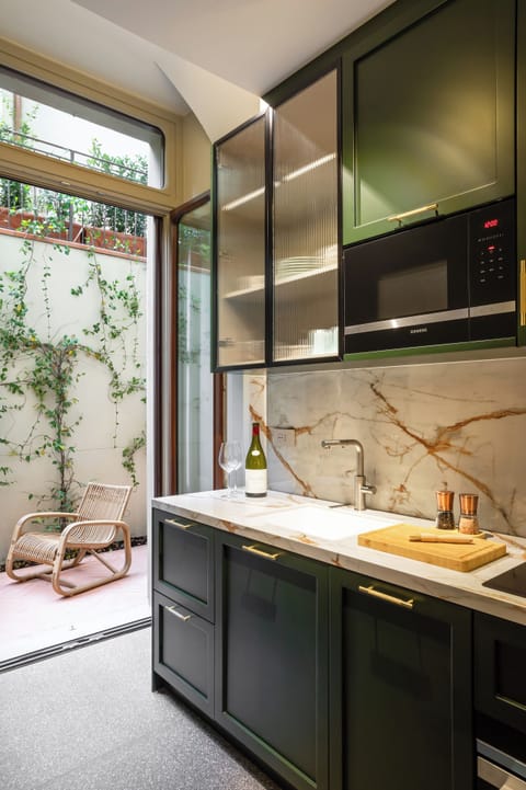 Crepuscolo | Private kitchen | Full-size fridge, microwave, oven, stovetop