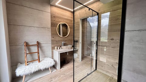 Deluxe Studio Suite, Terrace, Mountain View | Bathroom | Free toiletries, hair dryer, bathrobes, slippers