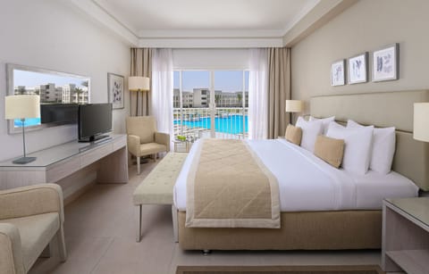 Suite, 1 Queen Bed, Pool View (Aquaviva Suite) | Minibar, in-room safe, desk, laptop workspace