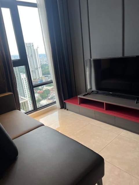 Family Suite, City View | Living area