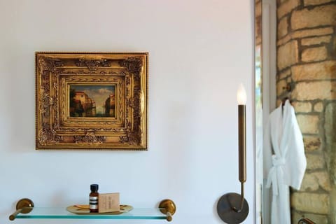 Deluxe Room, 1 Queen Bed, Mountain View | In-room safe, soundproofing, free WiFi