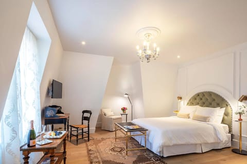 In-room safe, soundproofing, free WiFi