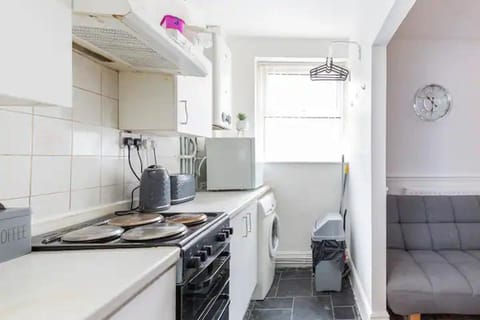 Apartment | Private kitchen | Fridge, microwave, oven, stovetop