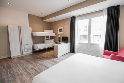 Superior Room, Terrace (Puerta del Sol View) | Down comforters, minibar, in-room safe, desk