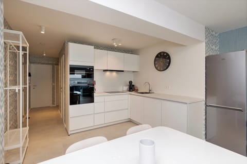 Apartment | Private kitchen | Electric kettle, toaster