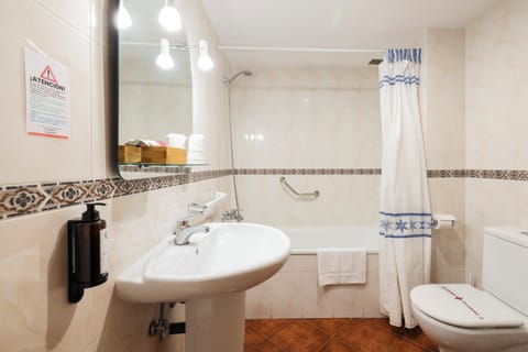 Standard Twin Room, Mountain View | Bathroom | Bathtub, hair dryer, soap, shampoo