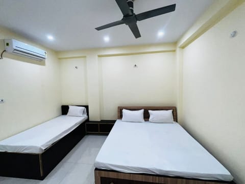 Deluxe Triple Room, City View | Free WiFi, bed sheets