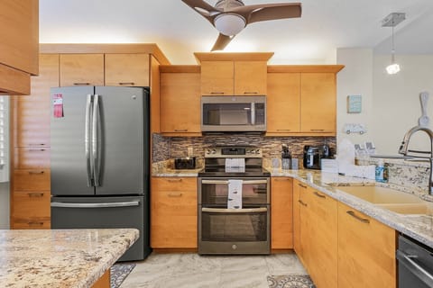 Condo, 2 Bedrooms | Private kitchen | Fridge, oven, coffee/tea maker, toaster