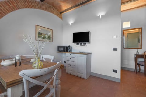 Apartment, Courtyard View | Private kitchen | Fridge, microwave, stovetop, dishwasher