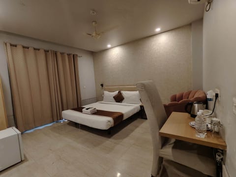 Deluxe Double Room | Desk, laptop workspace, free WiFi