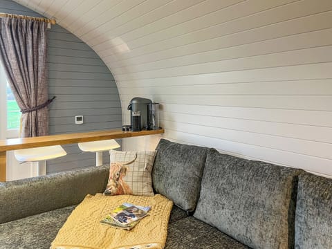 Living area | Coo Pod - Newton Of Inshewan Farm Pods, Forfar