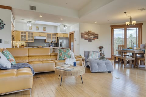 Open layout makes it easy for your group to connect.