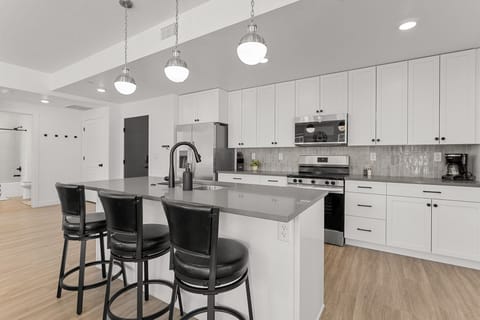 Condo, 2 Bedrooms | Private kitchen | Fridge, oven, coffee/tea maker, toaster