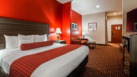 Business Suite, 1 King Bed, Non Smoking | Egyptian cotton sheets, premium bedding, in-room safe, desk