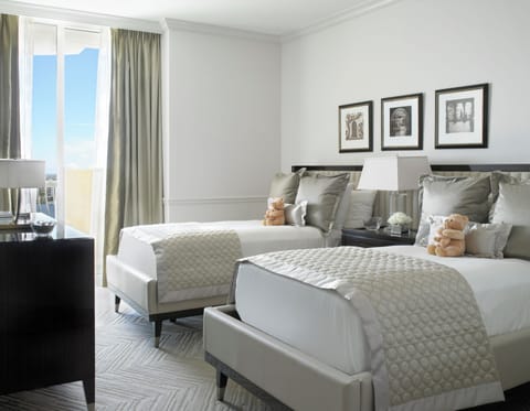 Deluxe Suite, 3 Bedrooms, Oceanfront | Egyptian cotton sheets, premium bedding, pillowtop beds, minibar