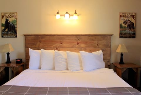 Single King at Moose Creek Inn | Free WiFi, bed sheets