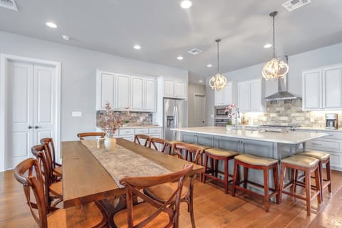 Kitchen bar seating adjacent to the dining room