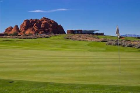 Sand Hollow golf course minutes away