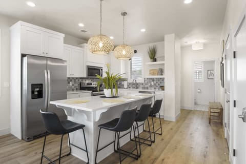 Kitchen bar counter with seating for 4