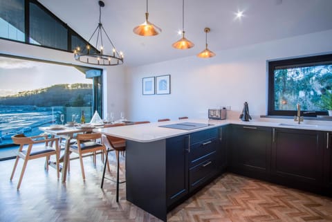 Wisemans House Apartment 3 - Wisemans Bridge (24384)