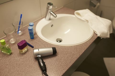 Studio | Bathroom | Hair dryer, slippers, towels