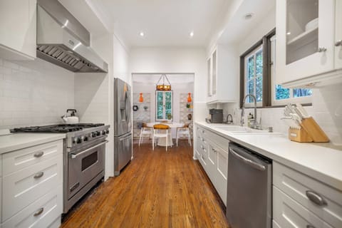 Luxury House, Multiple Beds, Pool Access, Pool View (Sunset Vale) | Private kitchen | Fridge, microwave, oven, stovetop