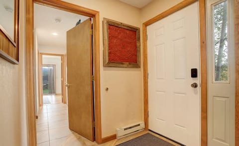 SWP Sun River 8 upper interior entrance