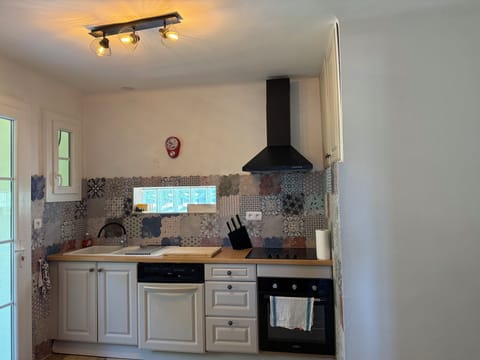 Fully equipped kitchen.