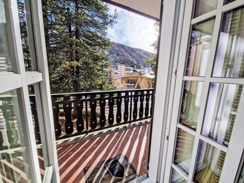 Window, Wood, Sky, Building, Interior Design, Tree, Porch, Shade, Real Estate