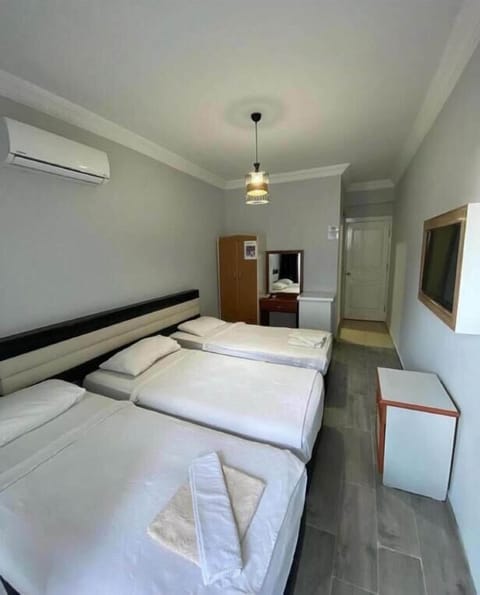 Classic Triple Room, 2 Bedrooms | Desk, free WiFi