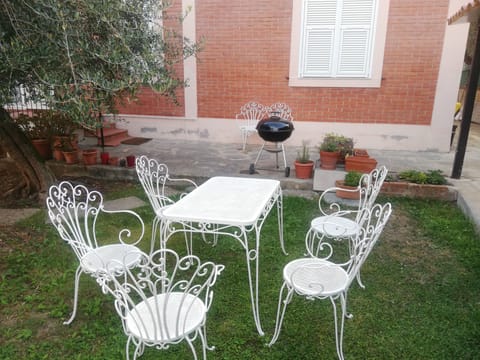 SPAZIO ESTERNO PER PRANZO E BARBEQUE