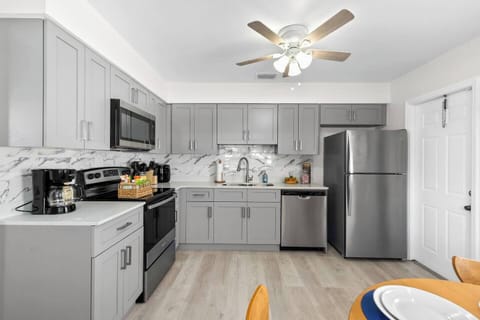 Find your welcome basket when you enter the kitchen/dining area for a few snacks to enjoy.