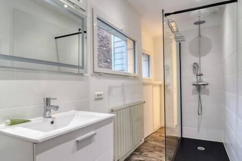 9197a452 f0f1 45f6 8a58 2d02d36c4a2e