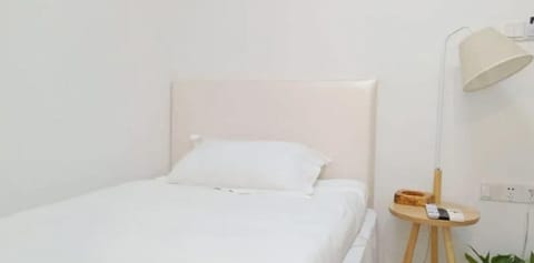 Elite Single Room | Pillowtop beds, free WiFi, bed sheets