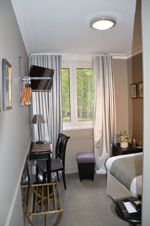 Standard Single Room | Desk, soundproofing, iron/ironing board, free WiFi