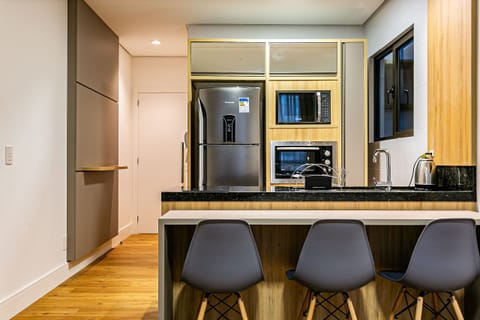 Basic Studio | Private kitchen | Microwave, espresso maker, electric kettle, toaster