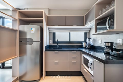 Basic Apartment | Private kitchen | Microwave, blender, cookware/dishes/utensils